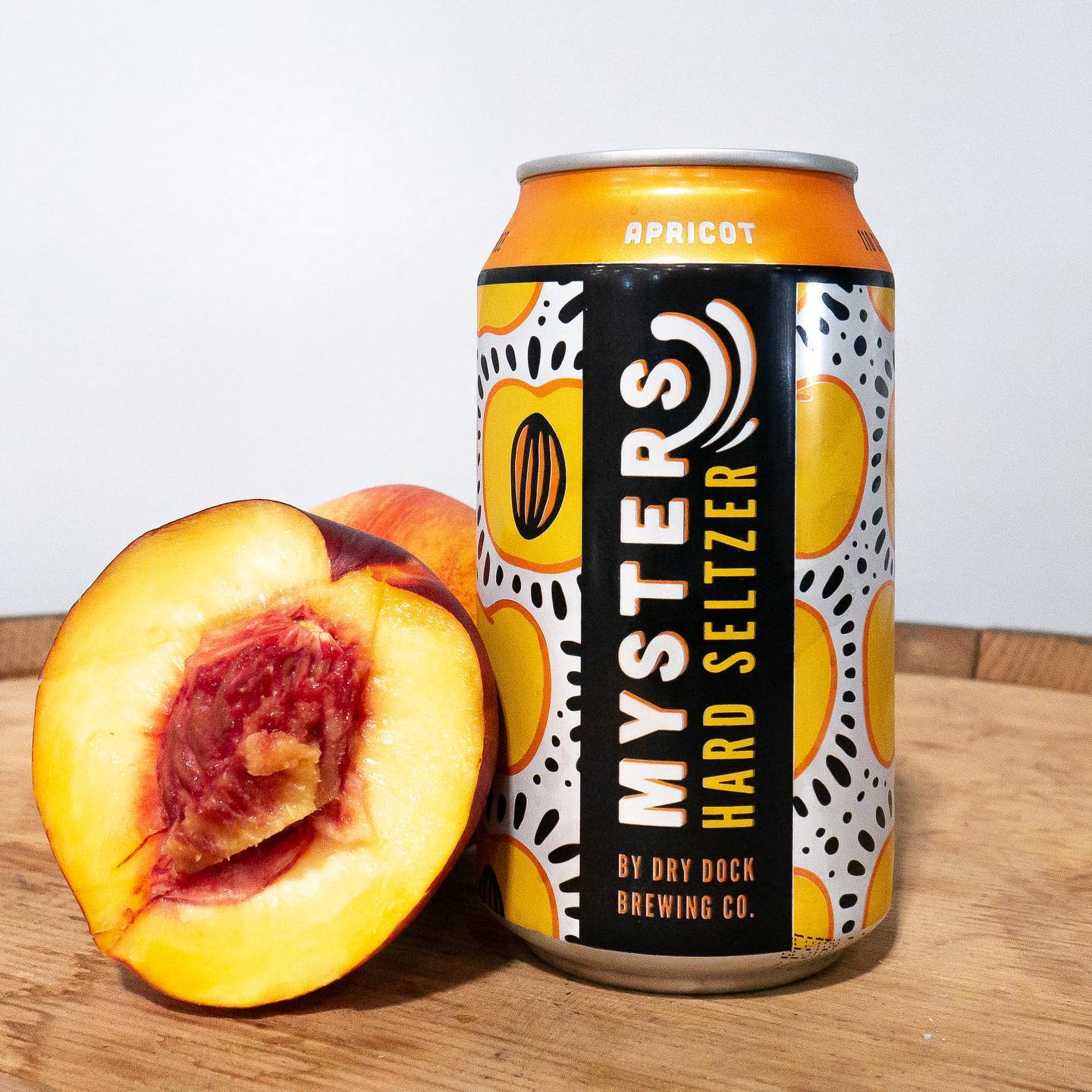 Mysters Apricot Seltzer